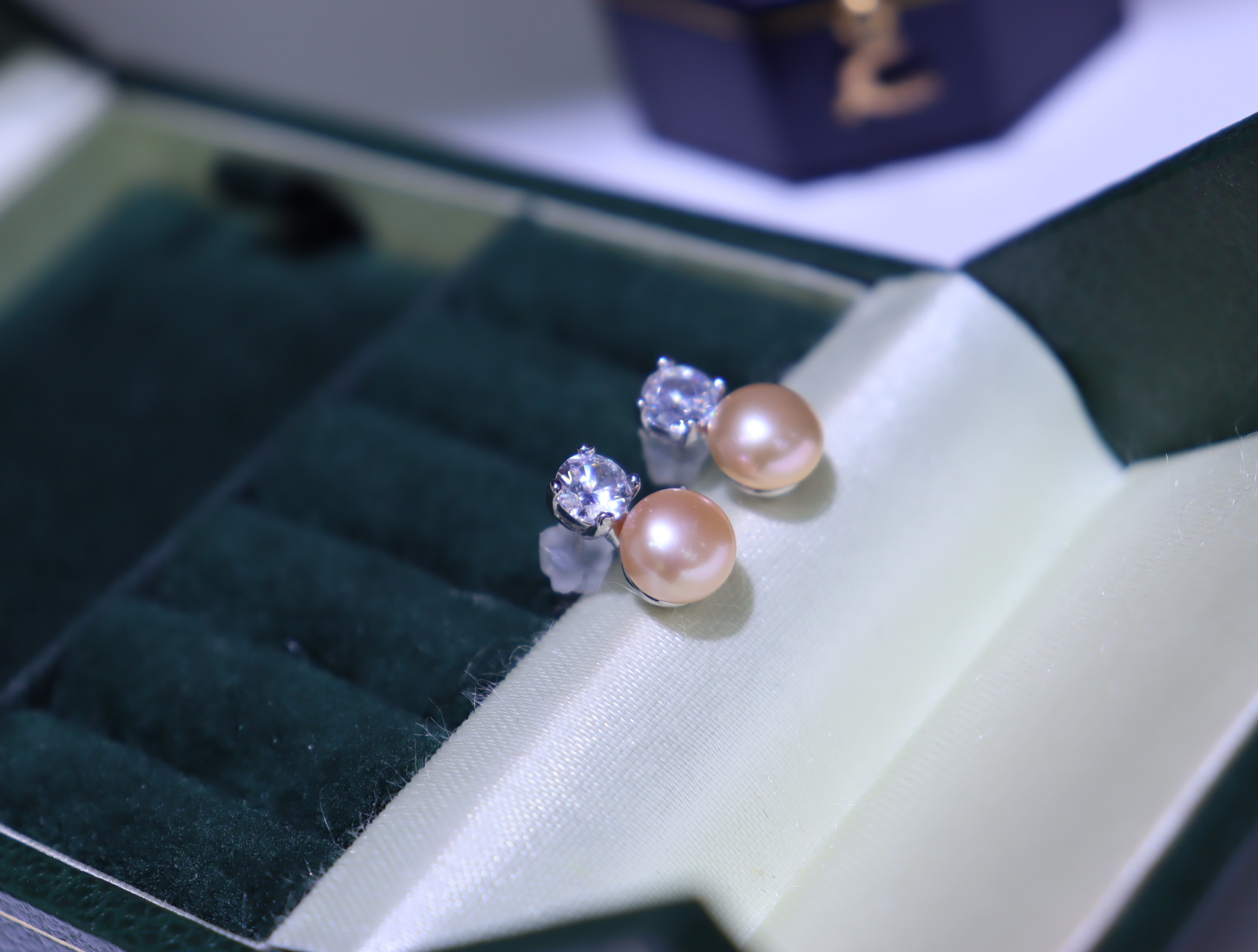 1 Pair Elegant Geometric Inlay Freshwater Pearl Artificial Gemstones Ear Studs display picture 2