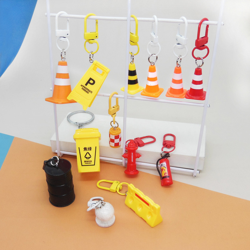 Simulated Roadblock Traffic Cone Keychain Pendant, Fun Backpack Decoration, Children's Fire Safety Education Toy Gift