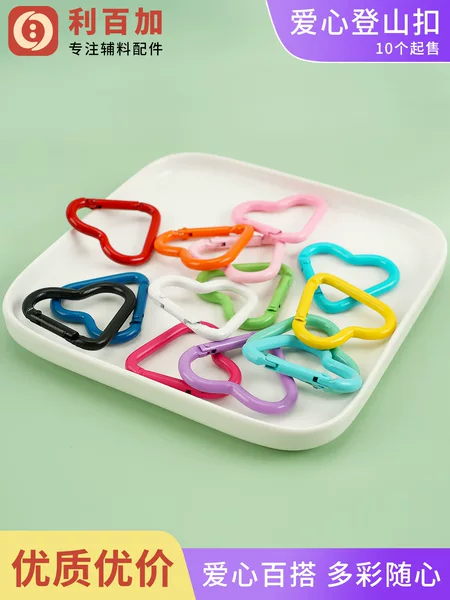 Mini love buckle mountaineering buckle aluminum alloy spring buckle heart-shaped key chain outdoor small hanging buckle accessories manufacturers wholesale