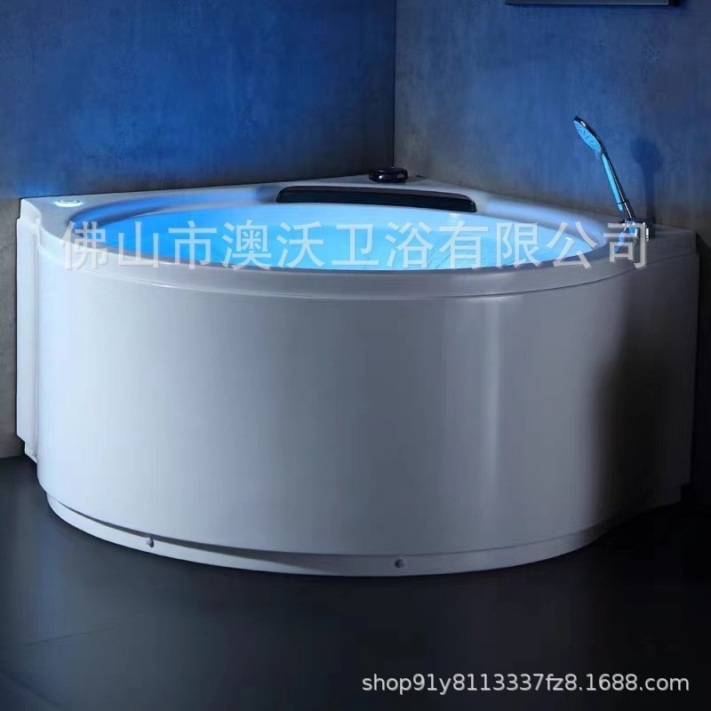 Fan cascada doble agua de salida de temperatura constante calefacción triangular jacuzzi doble pareja jacuzzi bañera de surf