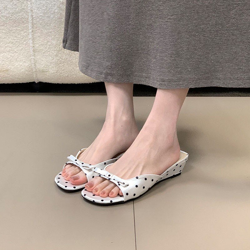 2026 nuevo verano casual con pendiente de arco con unas zapatillas suaves ondas de vacaciones confortable sandalias para mujeres