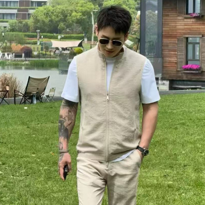 Summer Men's Casual Suit in Mature Style, Solid Color Stand-Up Collar Vest, Comfortable, Breathable, Versatile, Simple and High-End Two-Piece Set Summer Men's Casual Suit in Mature Style, Solid Color Stand-Up Collar Vest, Comfortable, Breathable, Versatile, Simple and High-End Two-Piece Set