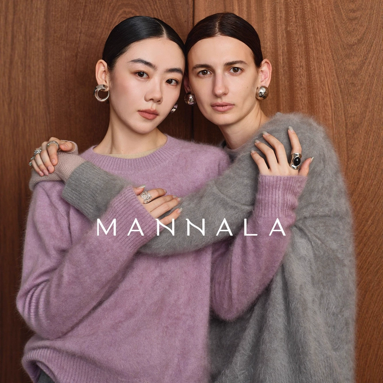 港米服饰/2025“云端”经典圆领拉绒雾感短款简约5羊绒95羊毛毛衣