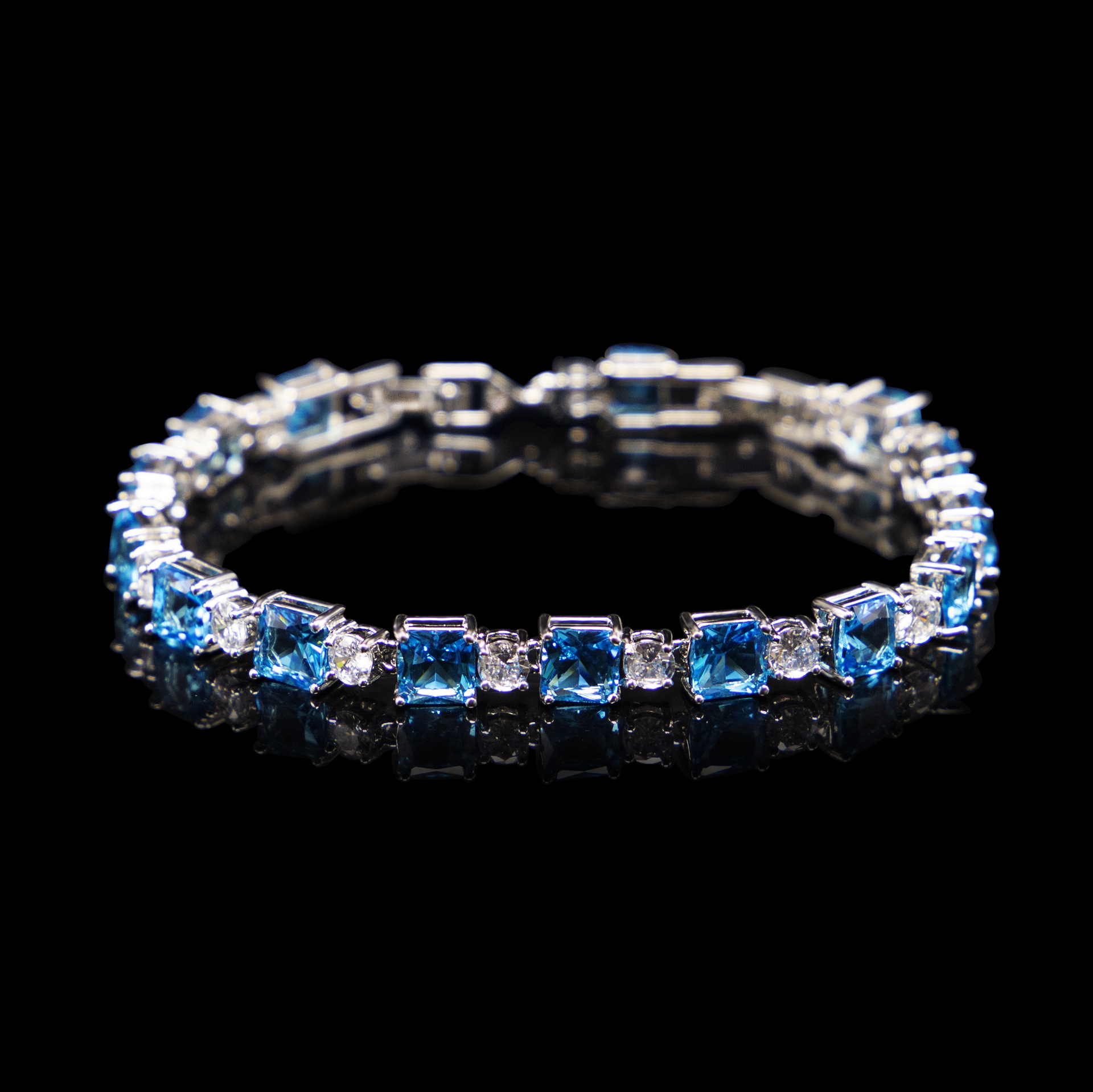 25g Weight Zircon Inlay Material Bracelets Classification 1 Piece Quantity Daily Occasion Copper Material Water Droplets Pattern Women'S Gender Inlay Design Fashion Style 1 Piece Fashion Water Droplets Copper Inlay Zircon Bracelets 5