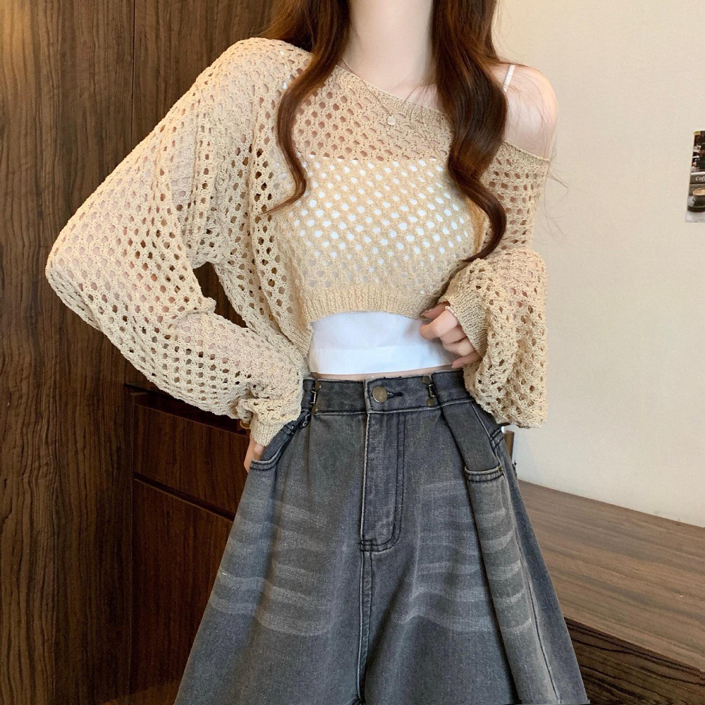 summer knitted short solid sweater with a round collar
