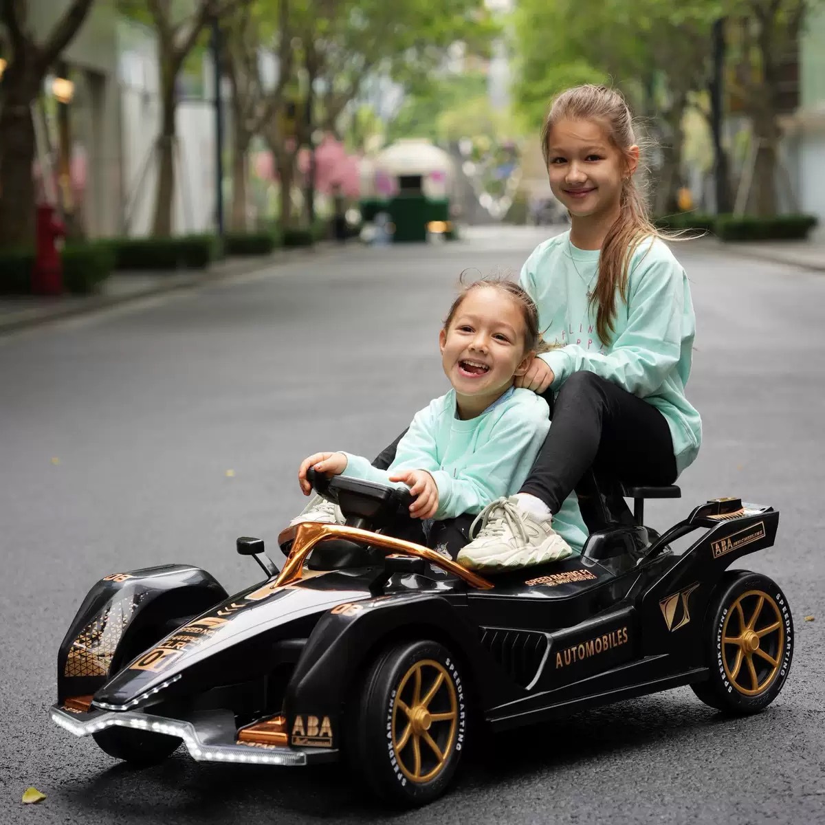 Gokart Children's Electric Car for Boys and Girls, Four-Wheel Balance Car, Adult Drift Remote Control Car, Can Seat Adults and Children's Car