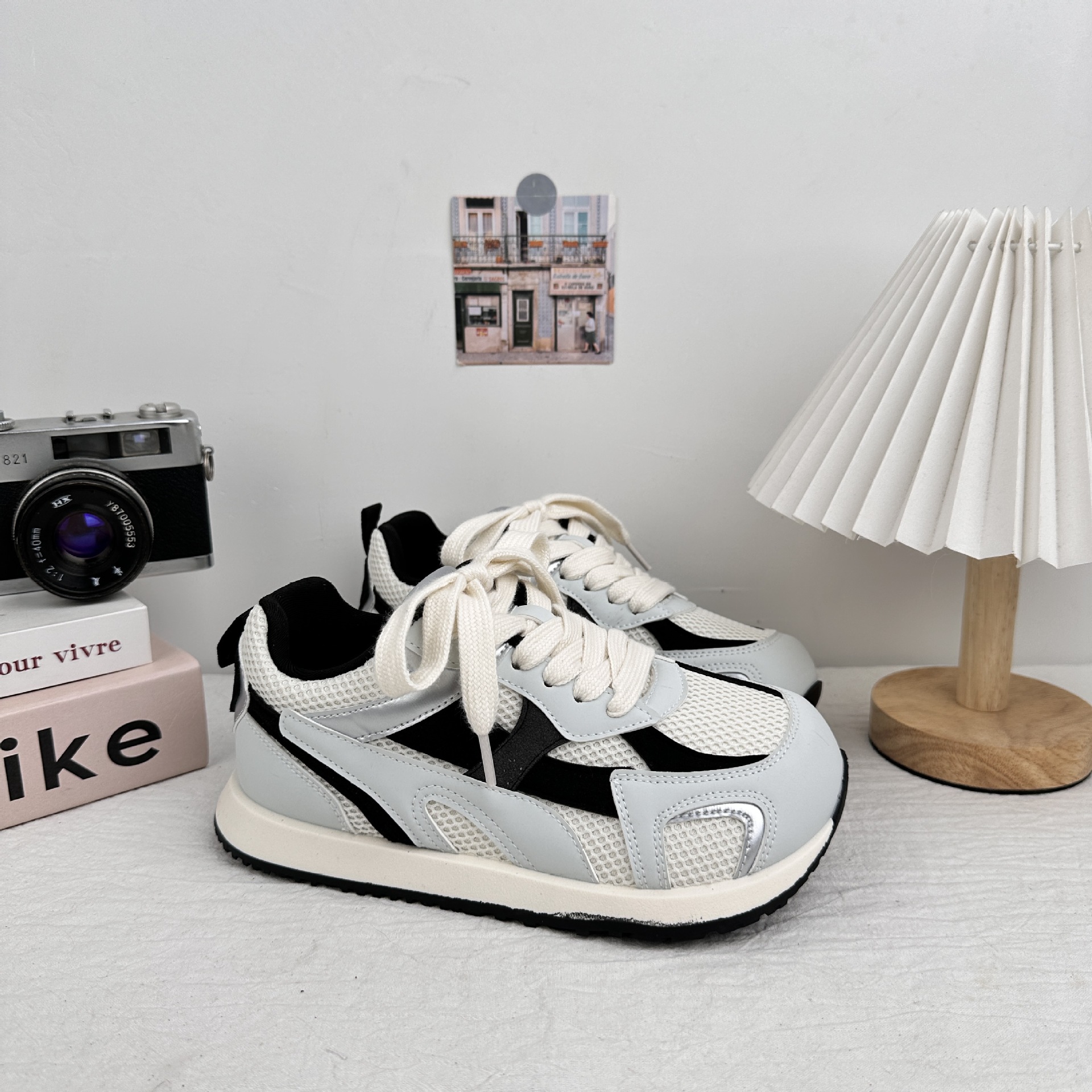 Zapatos de skate casuales transpirables de malla YuanWa para mujeres de verano delgados 2025 nuevos zapatos de entrenamiento de suela gruesa Agande