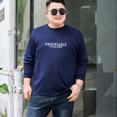 男性は大きいサイズの春秋の上着をプラスして、丸首のプリントの秋の服を大きくします。