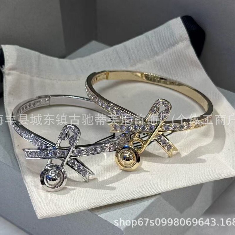 High-End Version Vivienne Westwood S925 Sterling Silver Lilith Pin Saturn Bow Bracelet Bangle High-End Version Vivienne Westwood S925 Sterling Silver Lilith Pin Saturn Bow Bracelet Bangle