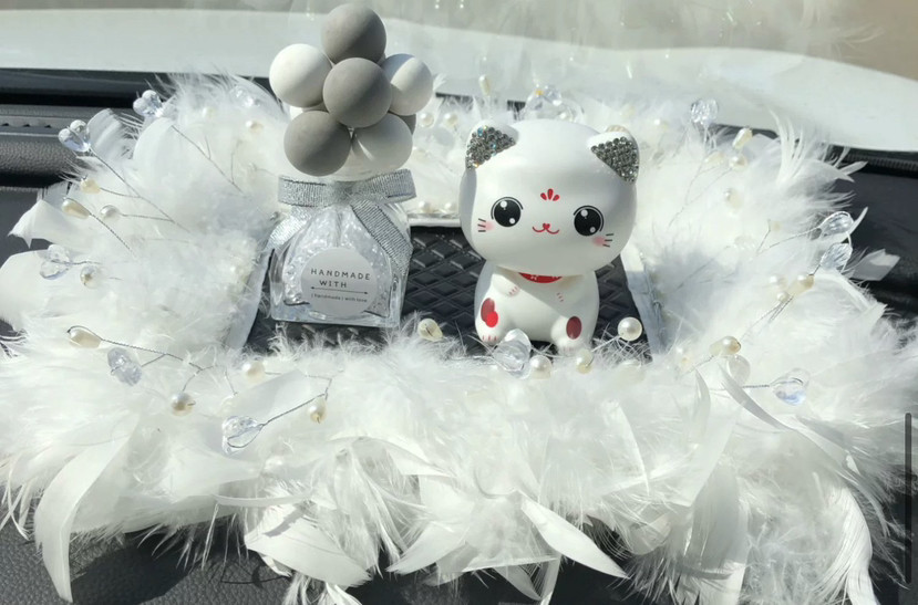 Coche de dibujos animados KT gato globo adornos accesorios traje de tres piezas plástico decorativo otro