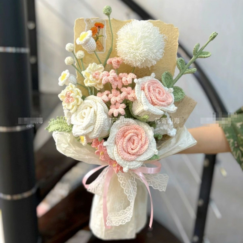 完成した誕生日の女の子の親友の手編みの花束、ニットウール、実用的な卒業ギフト、古いかぎ針編みの花束|undefined