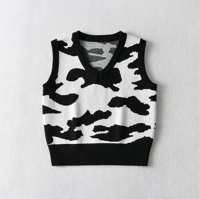 POLO collar knitted vest European and American style women's clothing new contrast color black and white milk pattern short knitted vest POLO collar knitted vest European and American style women's clothing new contrast color black and white milk pattern short knitted vest