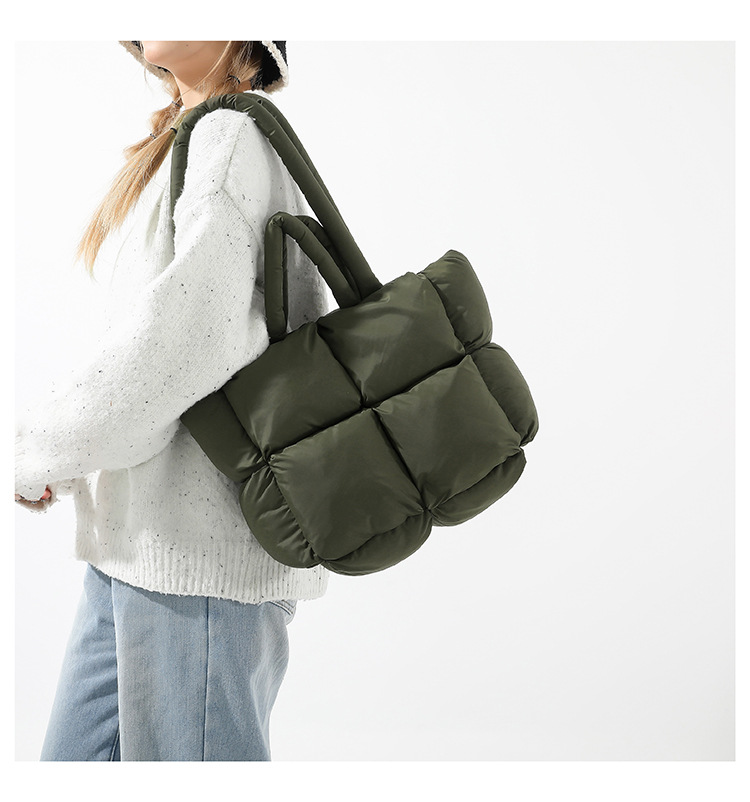 Neue Daunentasche, Baumwollkleidung, Damentasche, einfache, mit Baumwolle gefüllte Weltraumtasche, Einkaufstasche, weiche, karierte tragbare Umhängetasche_voghion.com