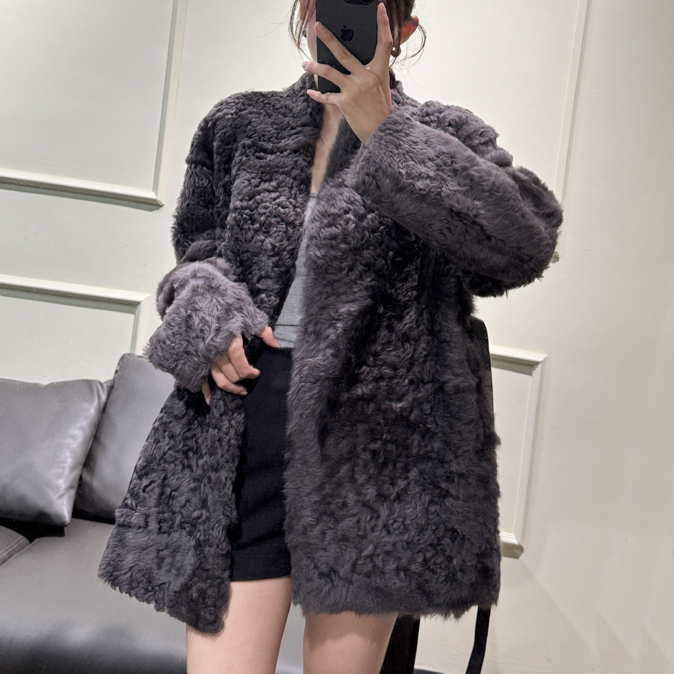 Haining Winter New Style Laguna Wool Fur Coat for Women, Light Luxury Elegant V-Neck Youthful Style