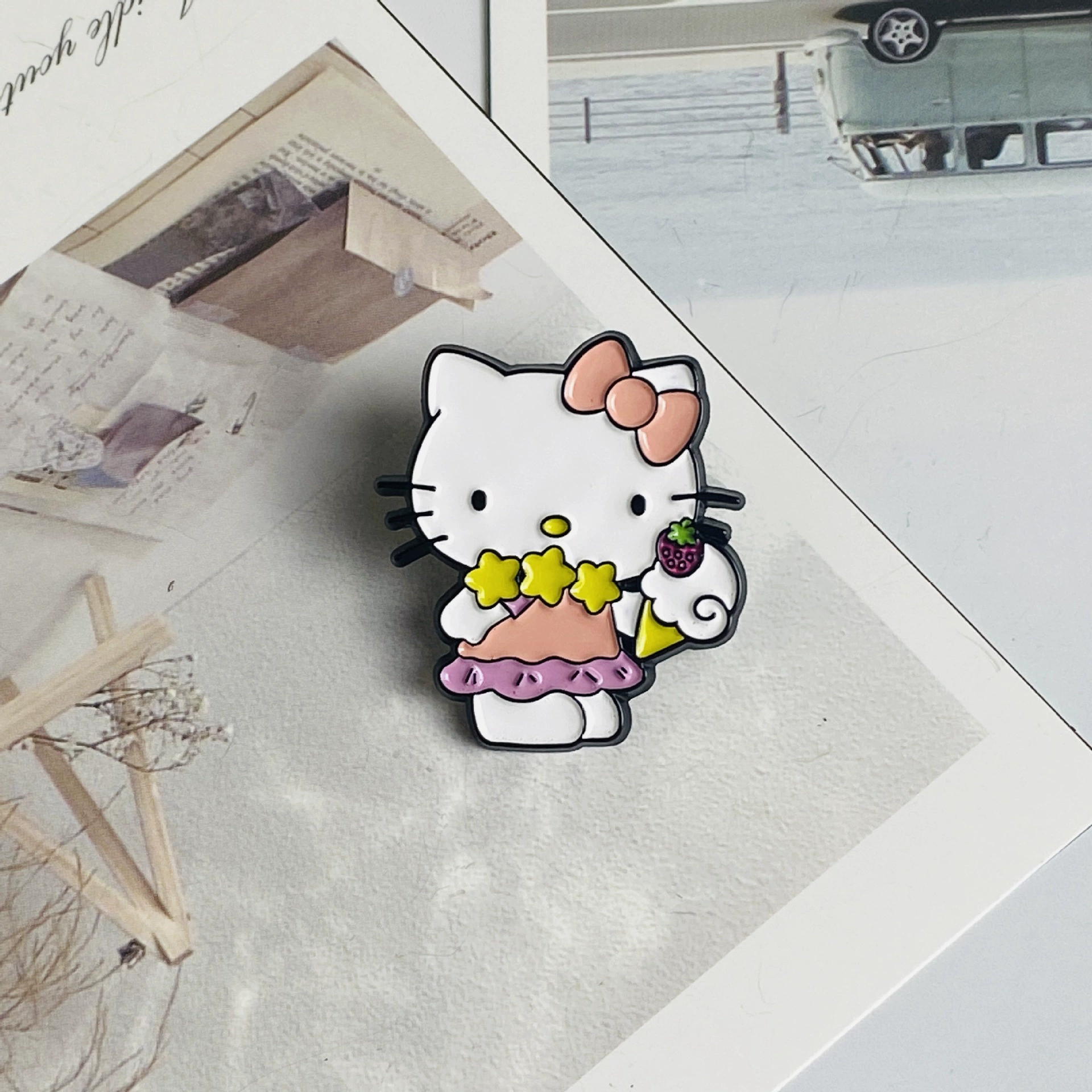 Металлическая брошь Hello Kitty, мультяшный значок из металла с эмалевым эффектом, разные цвета