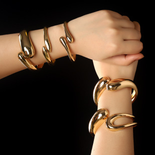 Cross-border explosions fashion luxury metal wind bracelet drop-shaped geometric smooth size cross bracelet jewelry wholesale