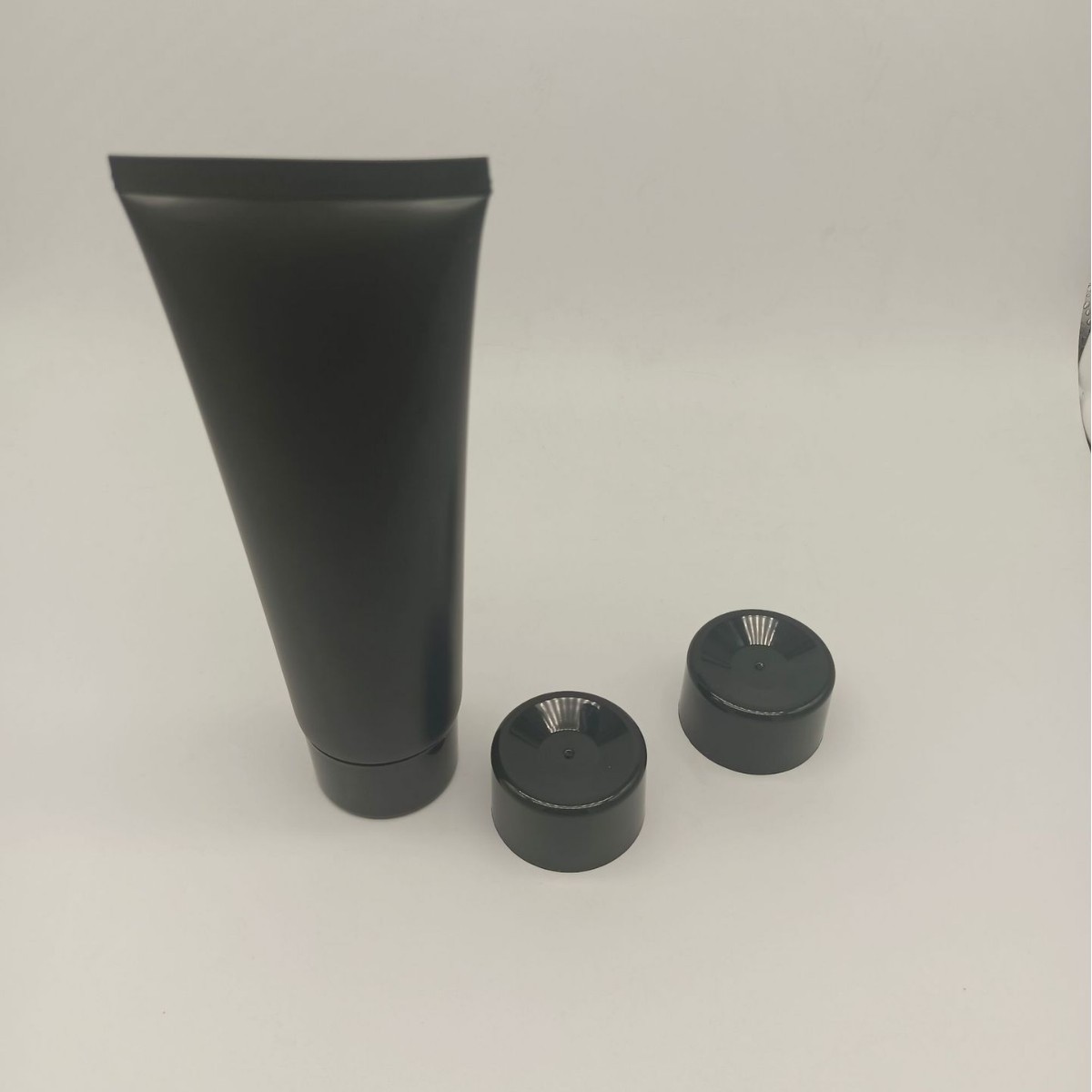 100g 洗面奶护手霜软管黑色配普通翻盖PE塑料软管包材