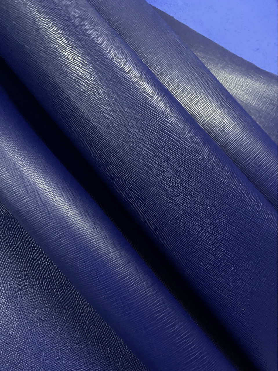 進口頭層手工DIY真皮皮料彩色十字纹真皮皮料硬挺压纹箱包鞋子