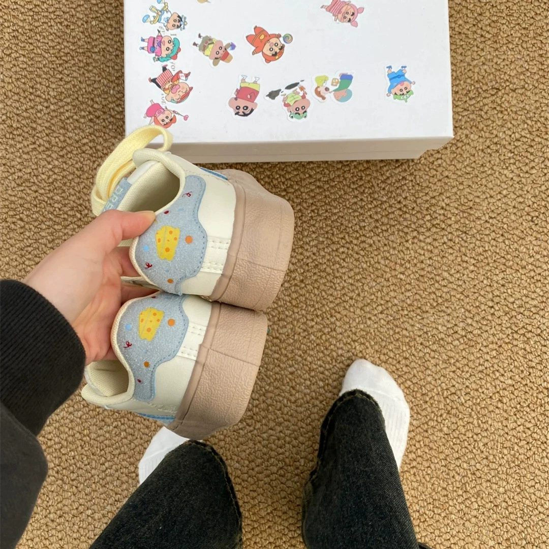 Ретро нишевые оригинальные кроссовки женские 2025 лето новые маленькие белые туфли граффити чик нишевые корейские повседневные туфли