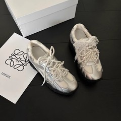 銀色の徳訓靴の女性の金の中で高くなるレースの真珠の春夏の小さい子のネットのレジャーのスポーツの阿甘の小さい銀の靴