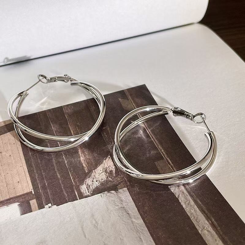 25 Years New Exaggerated Hoop Earrings Niche Design Simple Exquisite Fashion Versatile Minimalist Style High-End Earrings