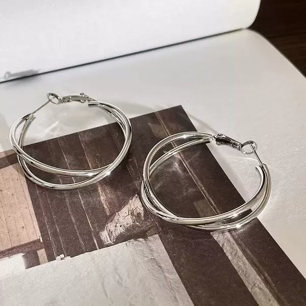 25 Years New Exaggerated Hoop Earrings Niche Design Simple Exquisite Fashion Versatile Minimalist Style High-End Earrings