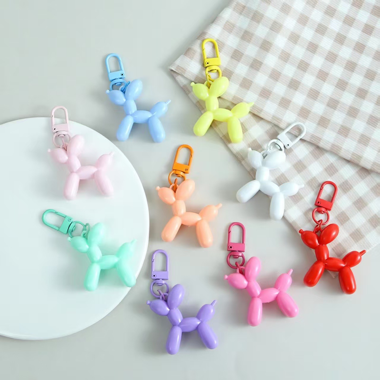 Transfronterizos i-explosiones globos perros llaveros PVC colgantes de color caramelo joyas libros mochilas llaveros de automóviles colgantes