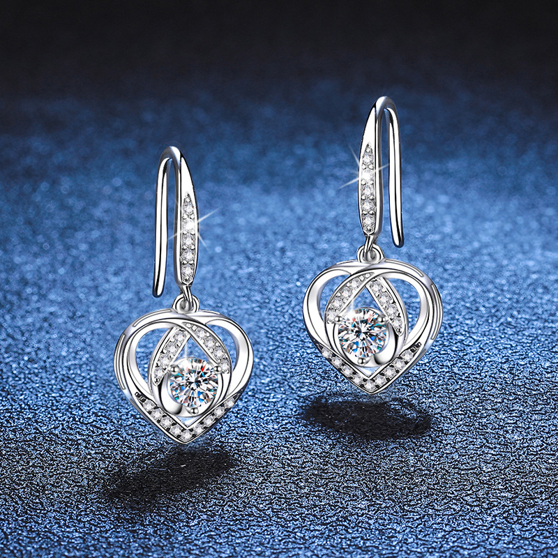 Earrings heart shaped, 0.6 carat