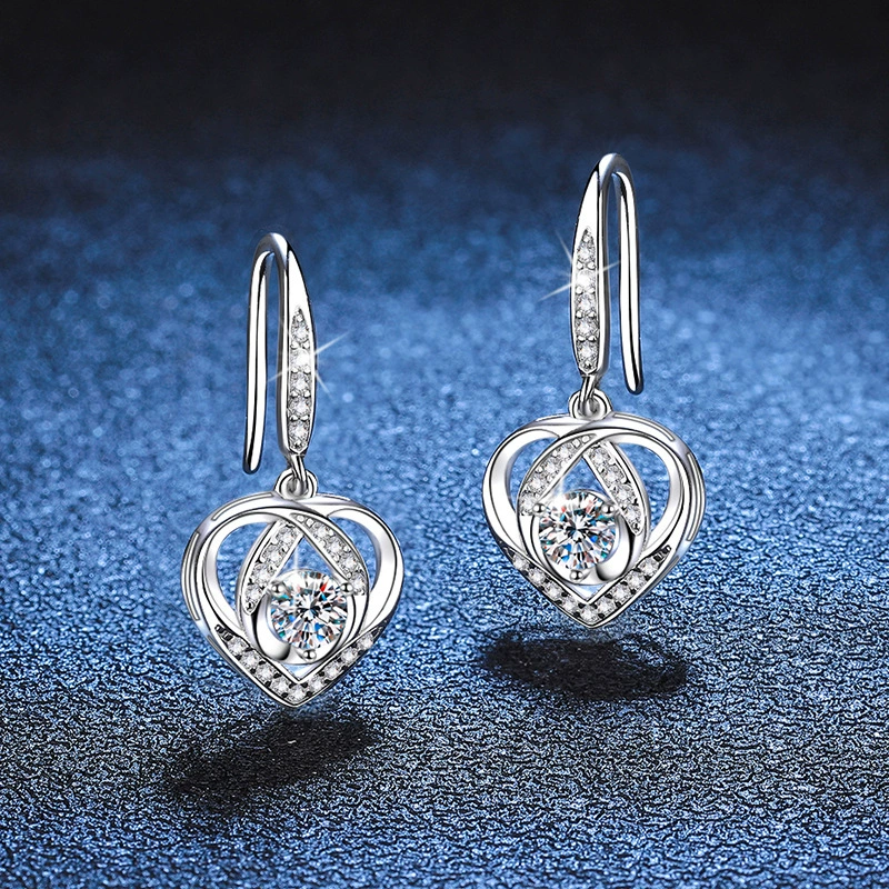 Earrings heart shaped, 0.6 carat