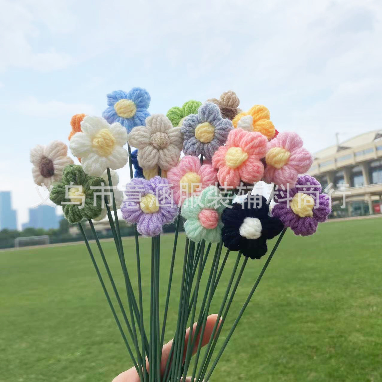 Finished handmade knitted pom-pom flowers仿真花束毛线钩织花束 for birthday gifts Teacher's Day gifts