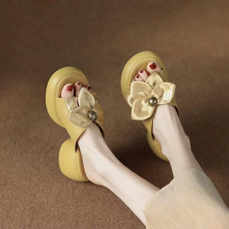 Большие размеры толстые на каблуках с толстым каблуком надеть буксир 2024 новые летние туфли на каблуках с бантом холодные тапочки