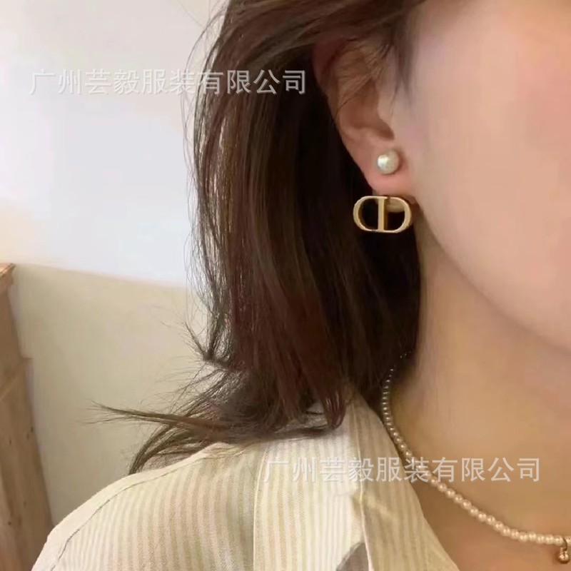 女性用のダイヤモンドパールCDイヤリングの実物写真、女性用のレトロなダイヤモンドクラシックハイバージョンの豚鼻イヤリング、工場卸売|undefined