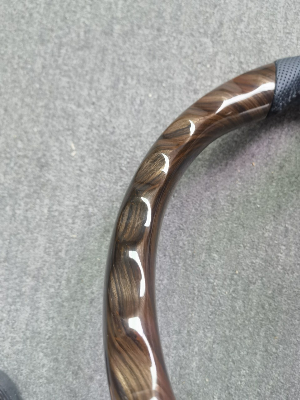 Suitable for Honda URV and Acura CDX, peach wood steering wheel, sporty flat-bottomed model, modified by the original manufacturer