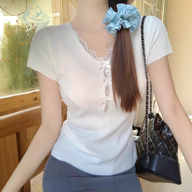 French V-Neck Cut Out Lace Knitwear Short-Sleeved T-Shirt for Women in Summer, Super Popular and Beautiful Thin Ice Silk Top