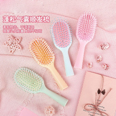 新商品の櫛のマカロン色の小さいクッションはかわいいマッサージの櫛をします。