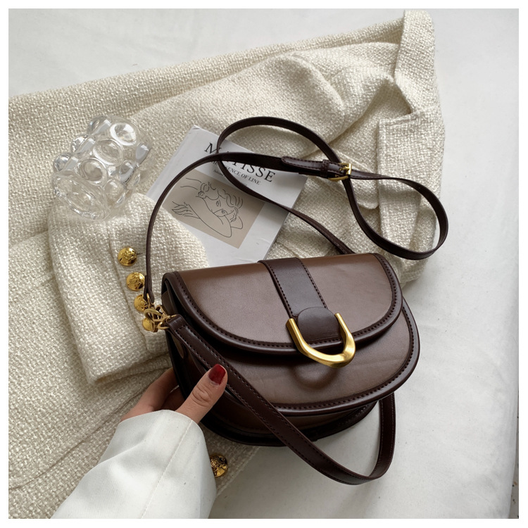 New Trendy Winter Retro Texture Simple Messenger Saddle Bag display picture 3