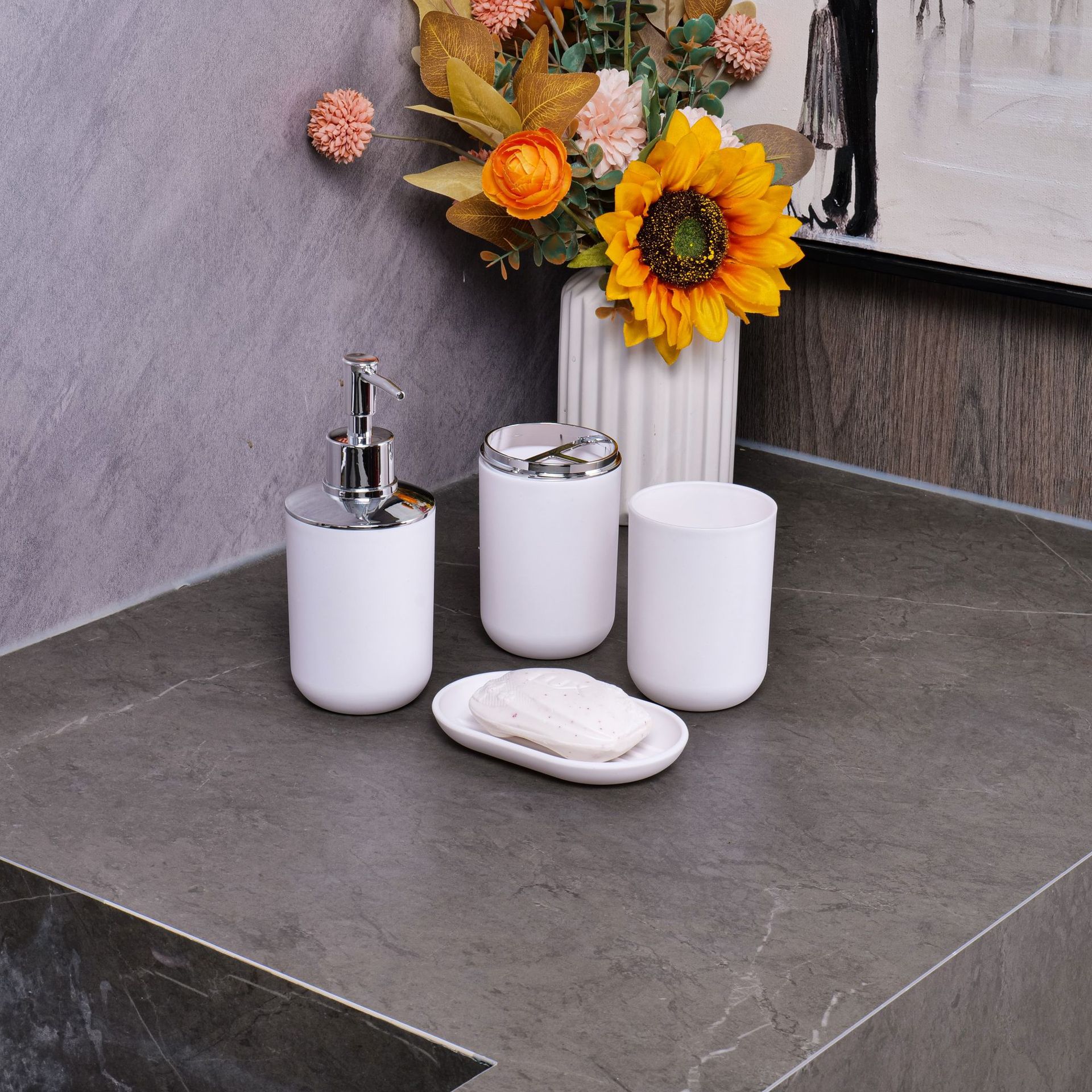 Baño transfronterizo de cuatro piezas Baño de hotel Juego de lavado Cepillado Taza de enjuague bucal Bomba de loción Viento de lujo ligero Ventas de fábrica