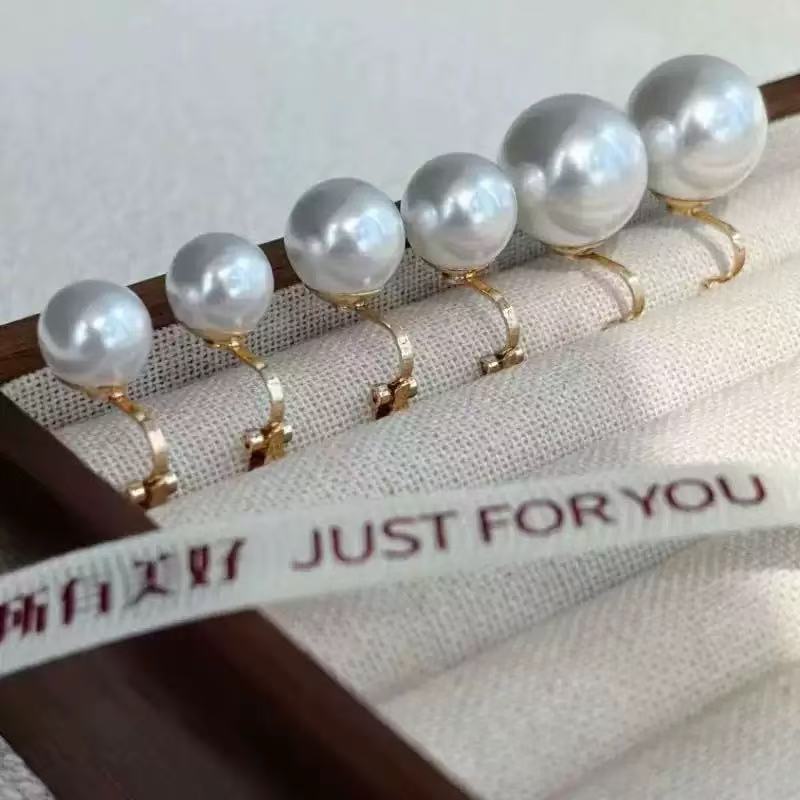 No-Piercing New Triangle Clip-On Earrings for Women, Versatile, Fashionable, Trendy, Simple Faux Pearl Earrings