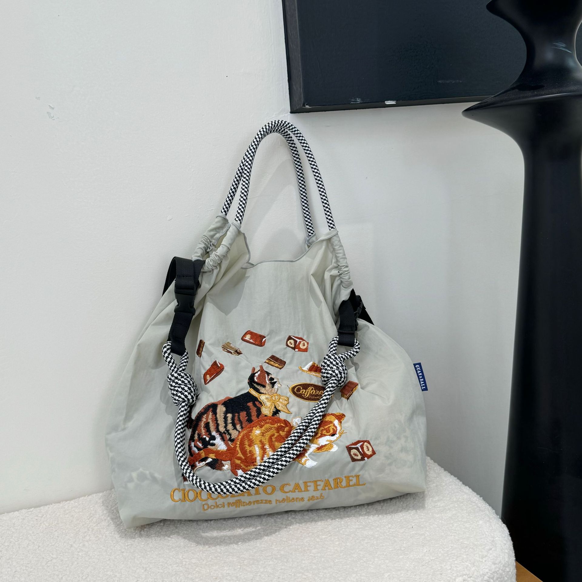 라이트 그레이·초콜릿 고양이