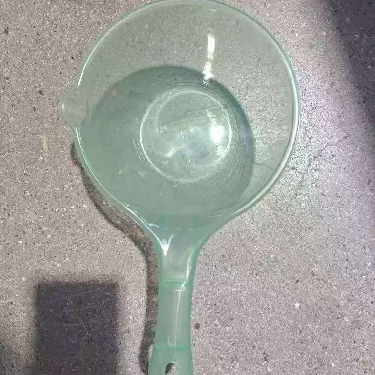 (Exclusive) Household kitchen transparent water scoop for washing hair