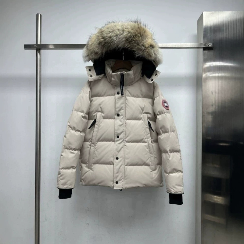 High-quality Wyndham 29-style oversized down parka with large pockets, designed for both men and women, offering extra warmth and comfort