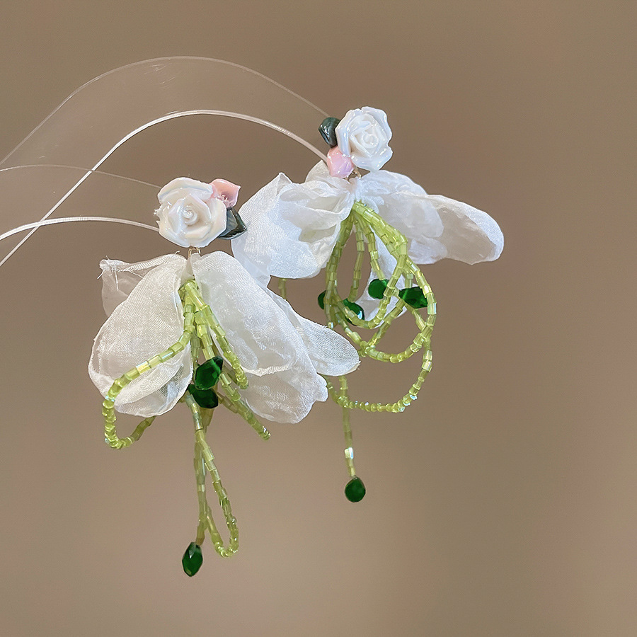 Pendientes de borla de flores de tela de aguja de plata Pendientes de estilo de vacaciones junto al mar