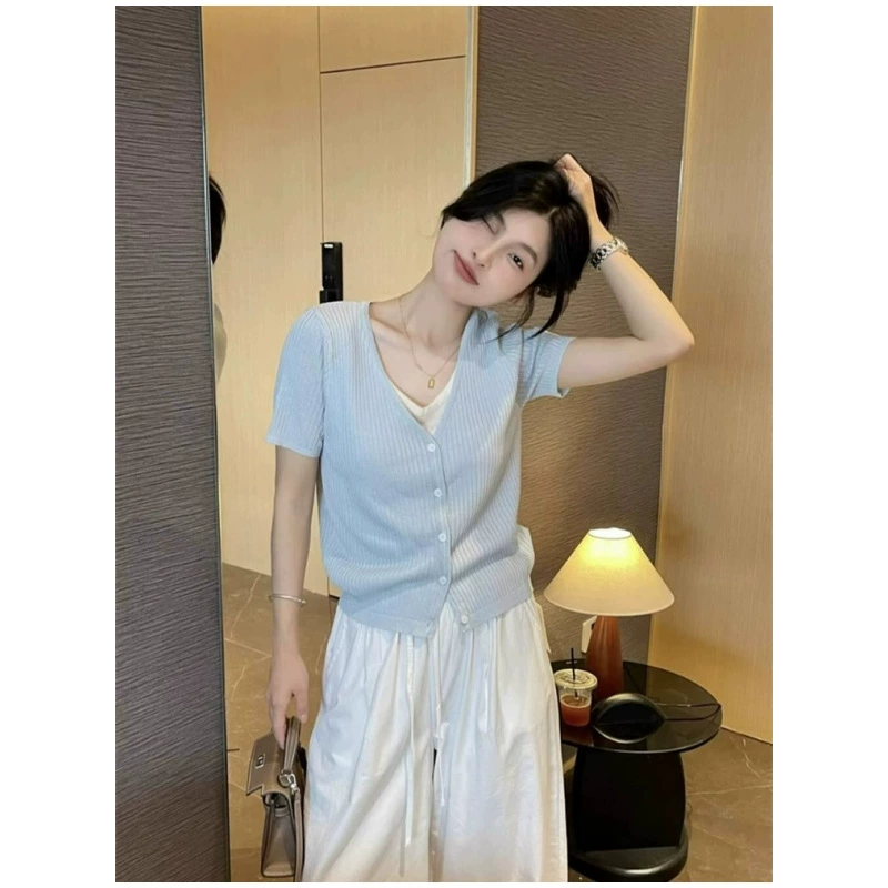 Корейский стиль, уменьшающий возраст, синий v-образный вырез, ниша, искусственный двухсекционный трикотаж из ледяного шелка, красивый короткий топ, женская летняя футболка с короткими рукавами