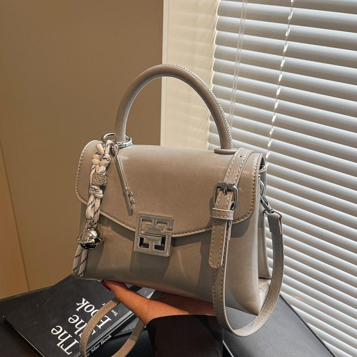 Tendencia versátil bolso de mano 2025 nuevo estilo estilo extranjero de alta sensación bolso de hombro nicho bolso de mujer