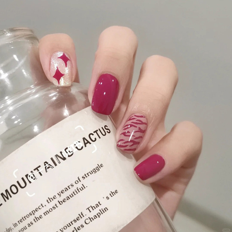 Summer Whitening Wild Berry Red Sweet Cool Spicy Girl Whitening Jam Color-Block Short 24-Piece Wearable Nail Stickers
