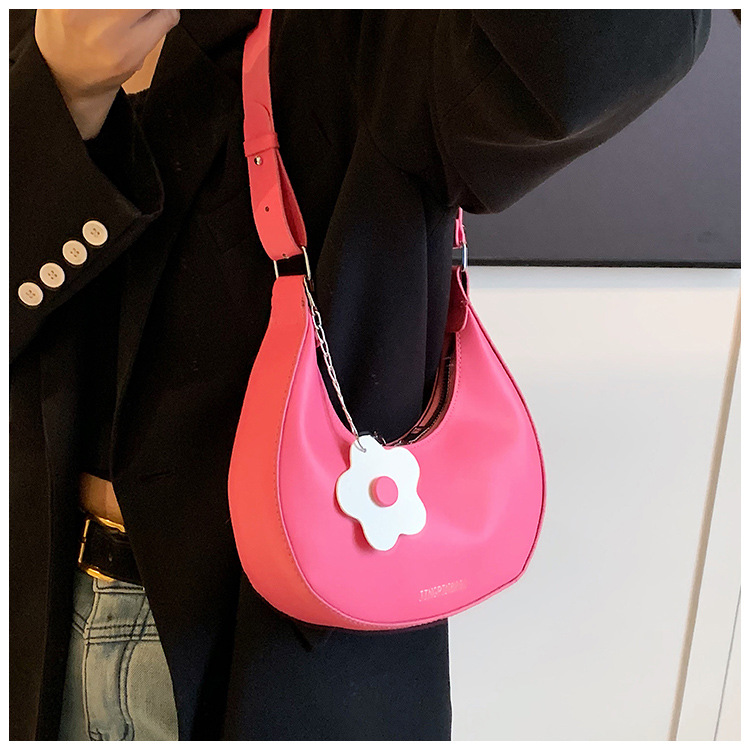 Cross-border women's bag 2024 New style, trendy texture, versatile, ins fashion single-shoulder armpit bag, small flower pendant, crescent moon bag undefined