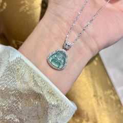 笑顔の弥勒仏の爆発金は2025年に新型の新中国式ジルコンのペンダントのネックレスの女性の軽豪華な百合の気質の首の鎖です。