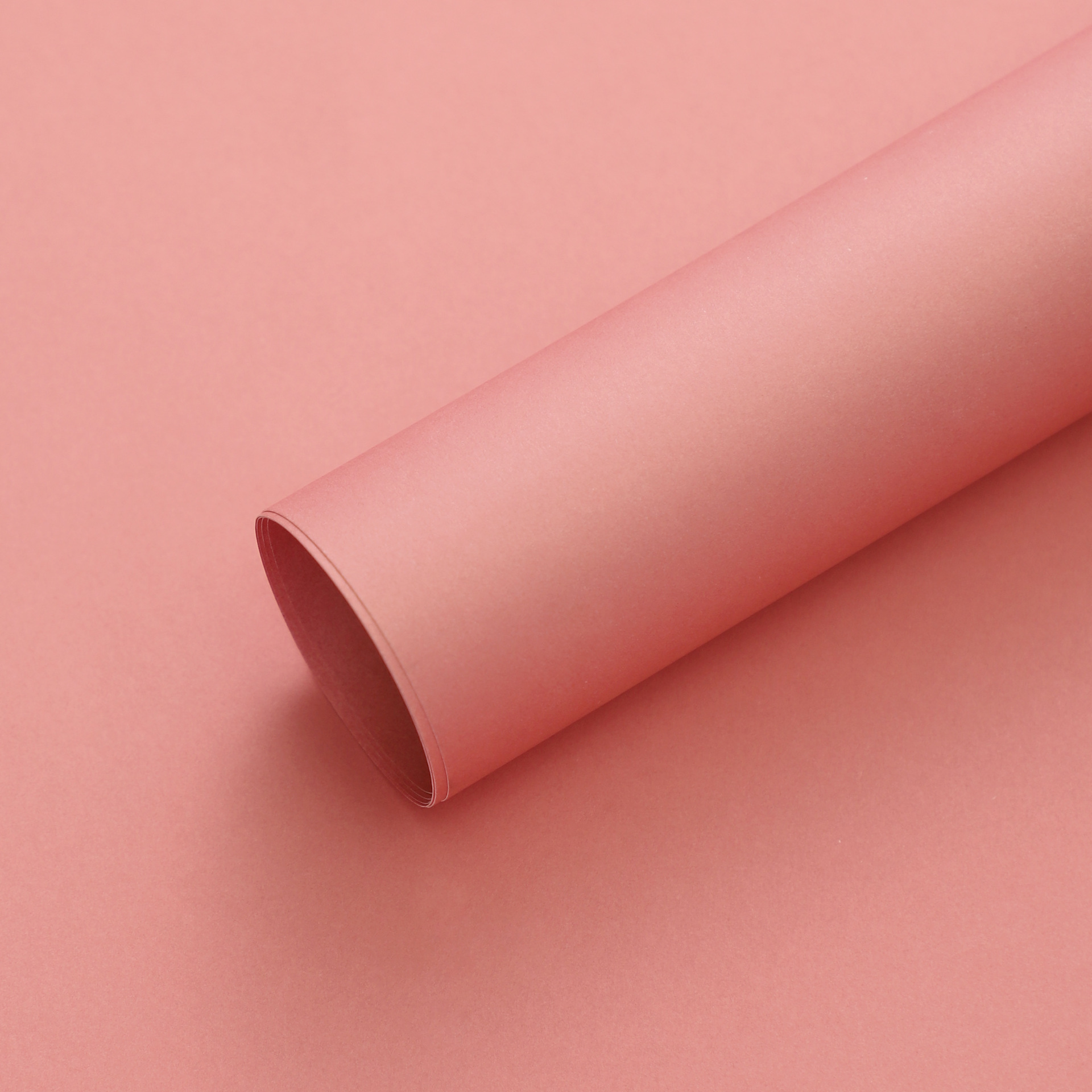 Lizhuran color sólido espesado primer rollo de papel de amor impermeable OPP floral papel de embalaje 56 * 10Y rollo de papel de embalaje