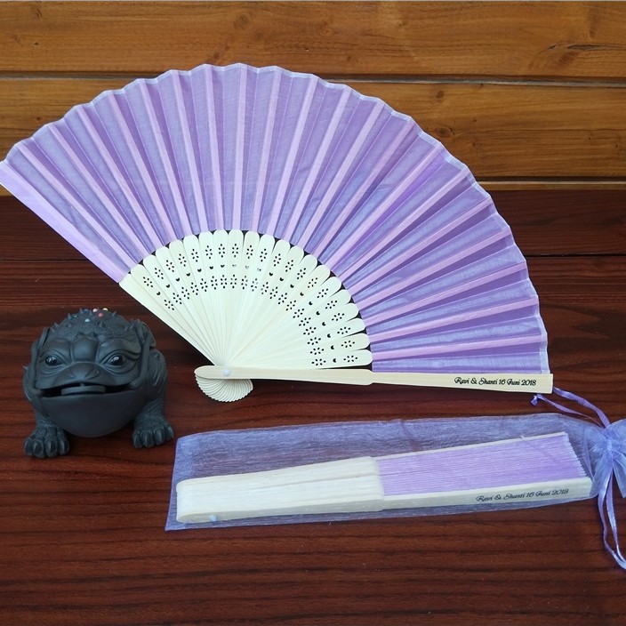 Ventilador de seda de estilo chino transfronterizo pequeño ventilador de seda con bolsa de hilo color completo con bolsa de hilo en stock con ventilador de alambre