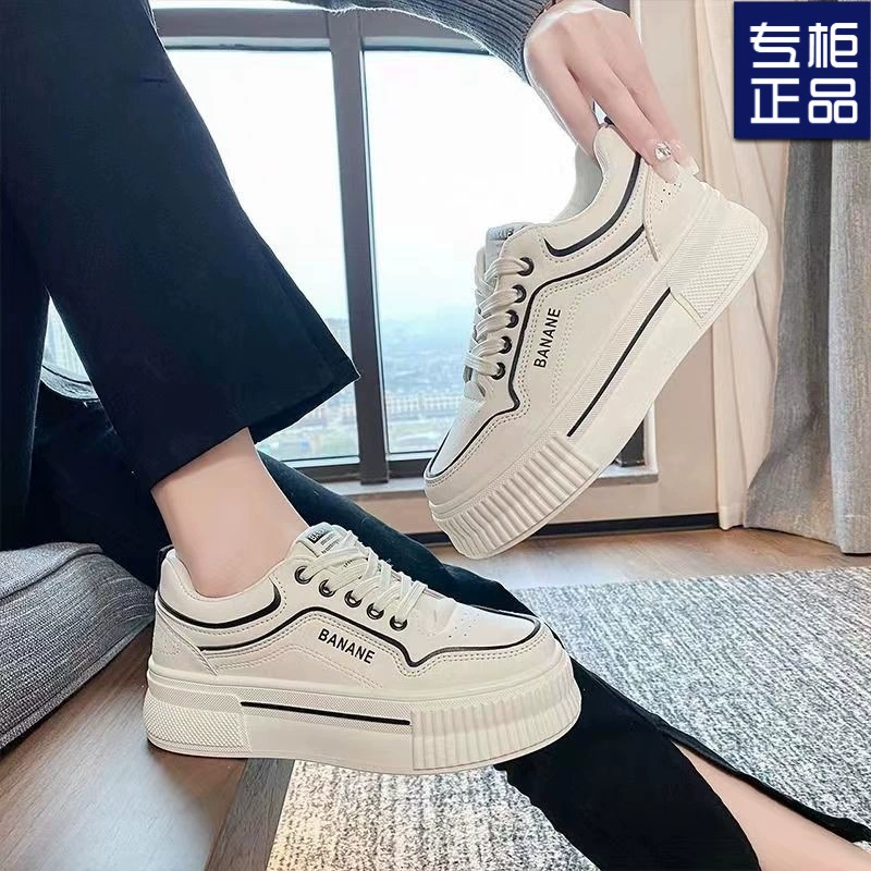 Белые туфли на толстой подошве, увеличивающие рост, для женщин, лето 2025, популярные в Гонконге, шикарные студенческие нишевые повседневные универсальные кроссовки на платформе
